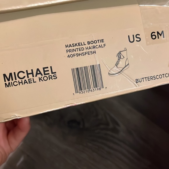 Michael kors size 6 boots - Picture 7 of 8